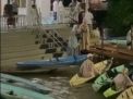 Akibat Banjir Warga Seberang Kota Jambi Berangkat Tarawih Naik Perahu