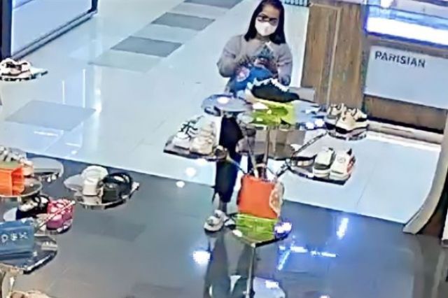 Sudah Berkali – kali, Aksi Seorang Wanita Mencuri Tas di Mall WTC Jambi Terekam CCTV