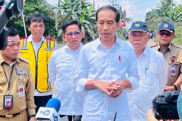 Sebut Tak Ada Hambatan, Jokowi Tegaskan Jalan Tol di Jambi Selesai 2024