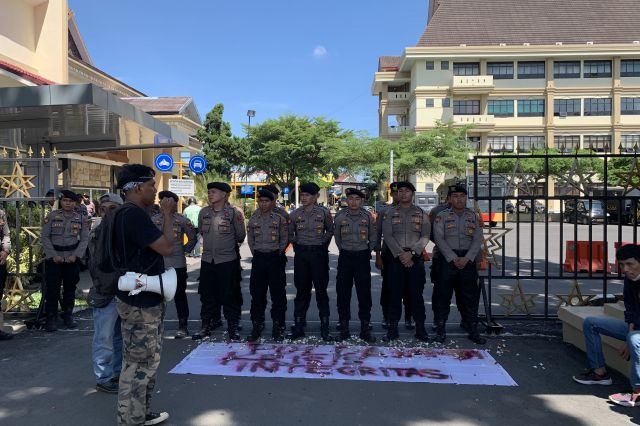 Belum Tuai Kejelasan, Aliansi Mahasiswa Lakukan Aksi Solidaritas di Polda