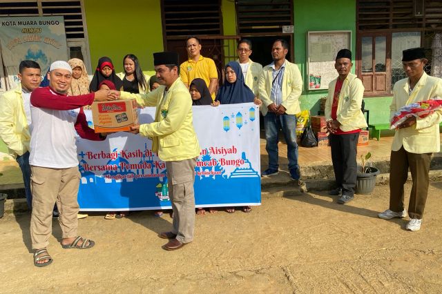 Pemuda Katolik Berbagi Kasih di Panti Asuhan Aisiyah Bungo