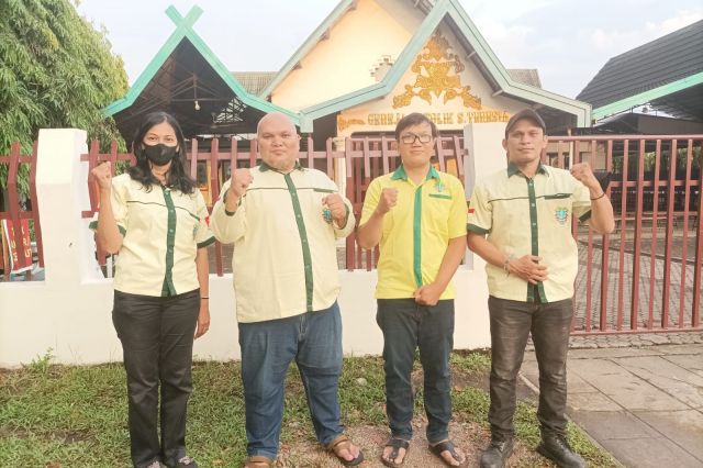 Menebarkan Kasih di Bulan Ramadhan, Pemuda Katolik Jambi dan HKI Alam Barajo Jambi Bagikan Takjil