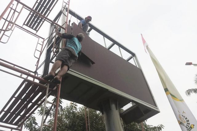 DPRD Jambi Anggarkan 3,3 Miliar Pembuatan Videotron Outdoor, Harga di Website Hanya Ratusan Juta