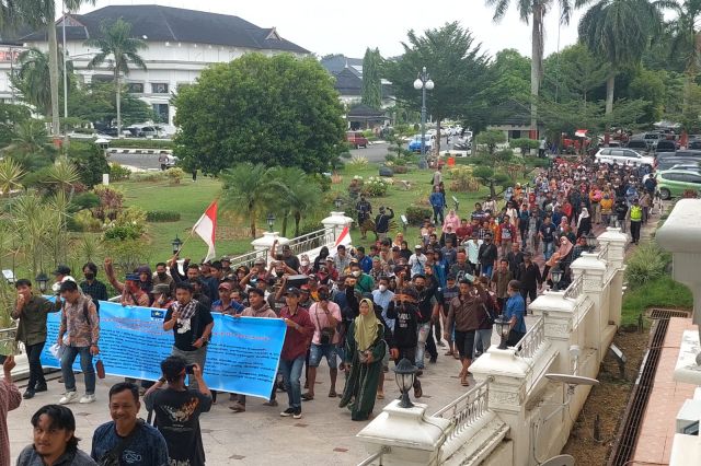 LMND Jambi Bersama Petani Kumpeh Aksi Unjuk Rasa di Kantor Gubernur